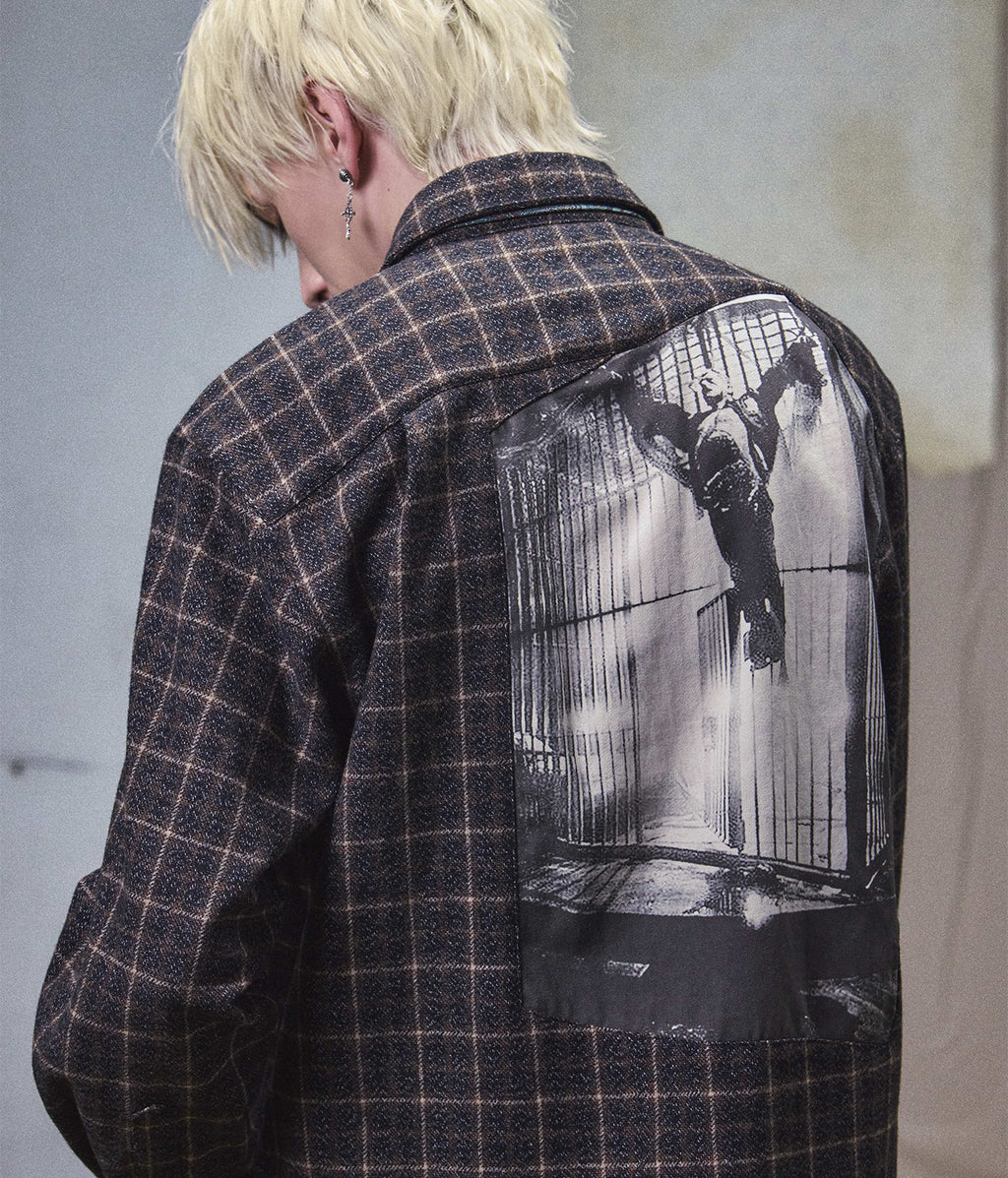 Plaid Graphic Patch Cropped Shirt